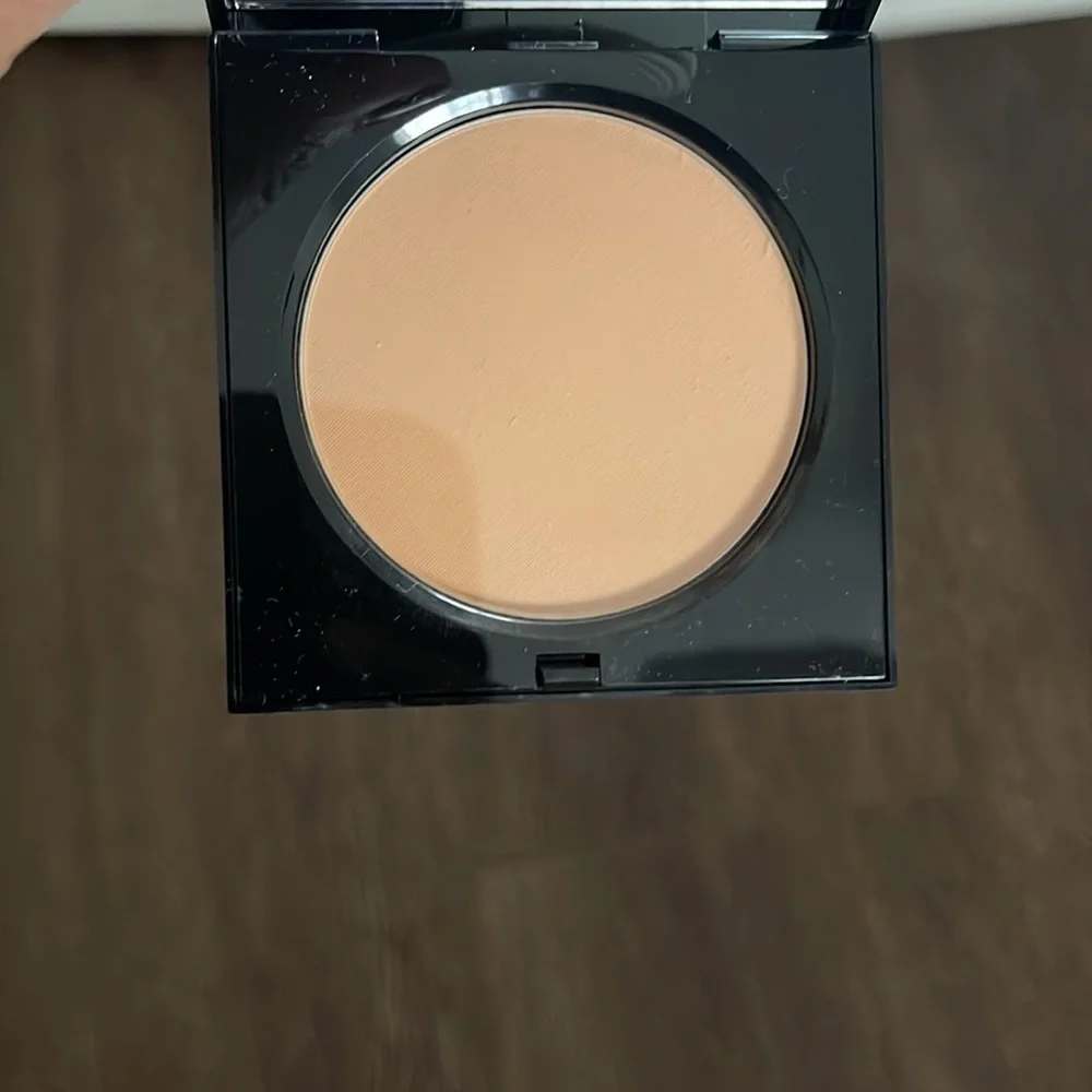 Bobbi Brown oil absorbent
